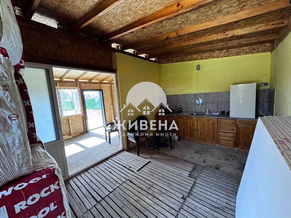 Продавам къща с парцел в центъра на с. Българево