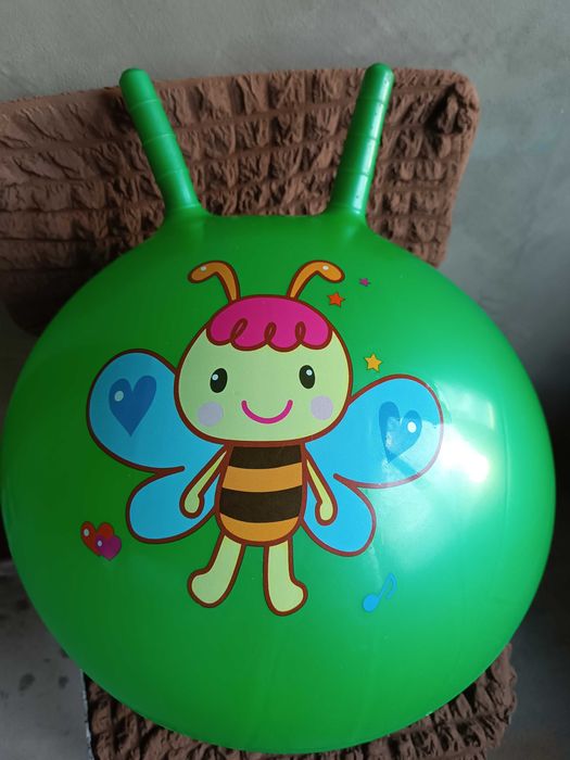 Надуваема топка за скачане и детски пъзел килим с букви