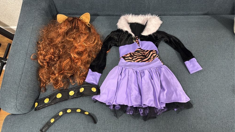 Продам костюмы для девочки