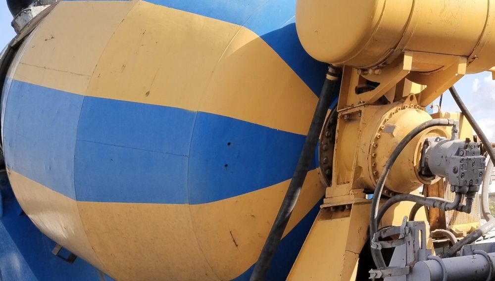 Продам автомашину миксер.