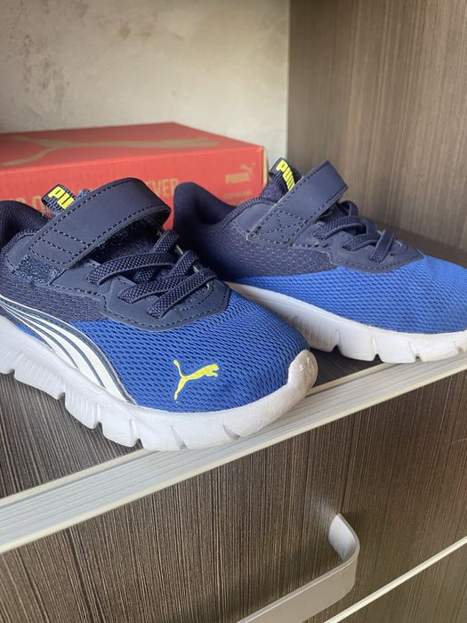 Nike ,Puma doua perechi