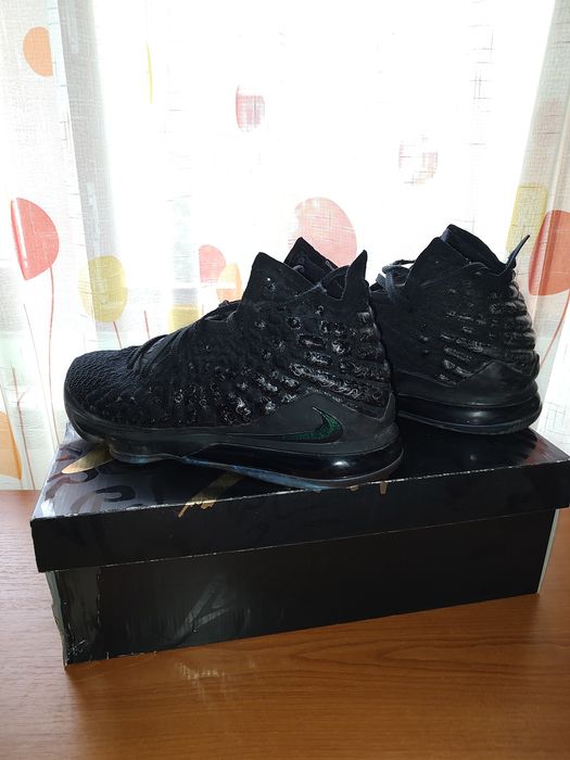 Nike Lebron XVII marimea 44