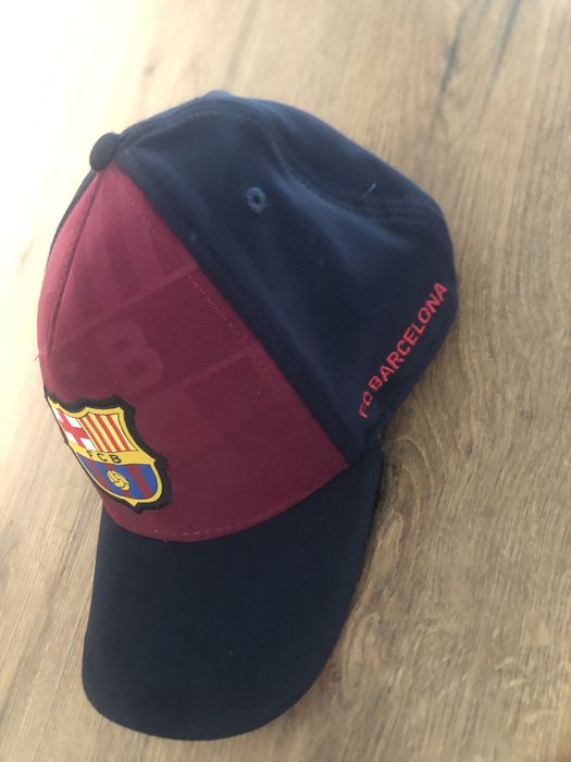 Шапка с козирка на FCB