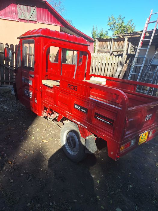 Triciclu electric cu cabina