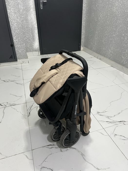Продам прогулочную коляску easywalker jackey