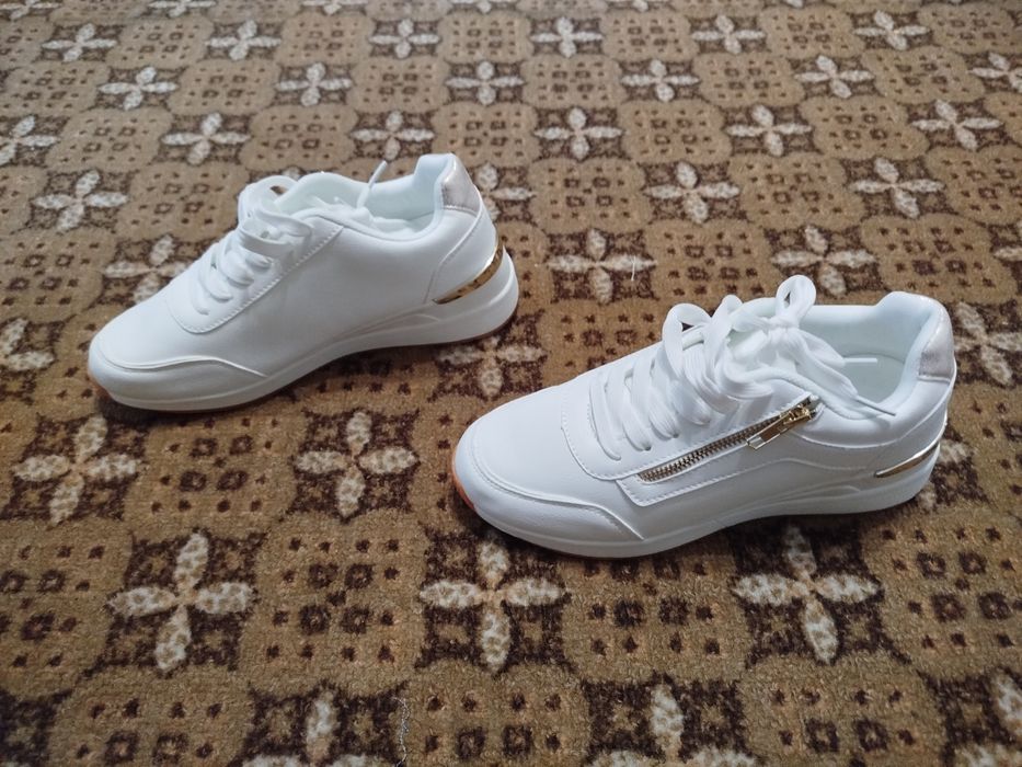 Продам кроссовки