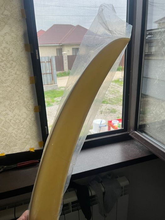 В продаже спойлер