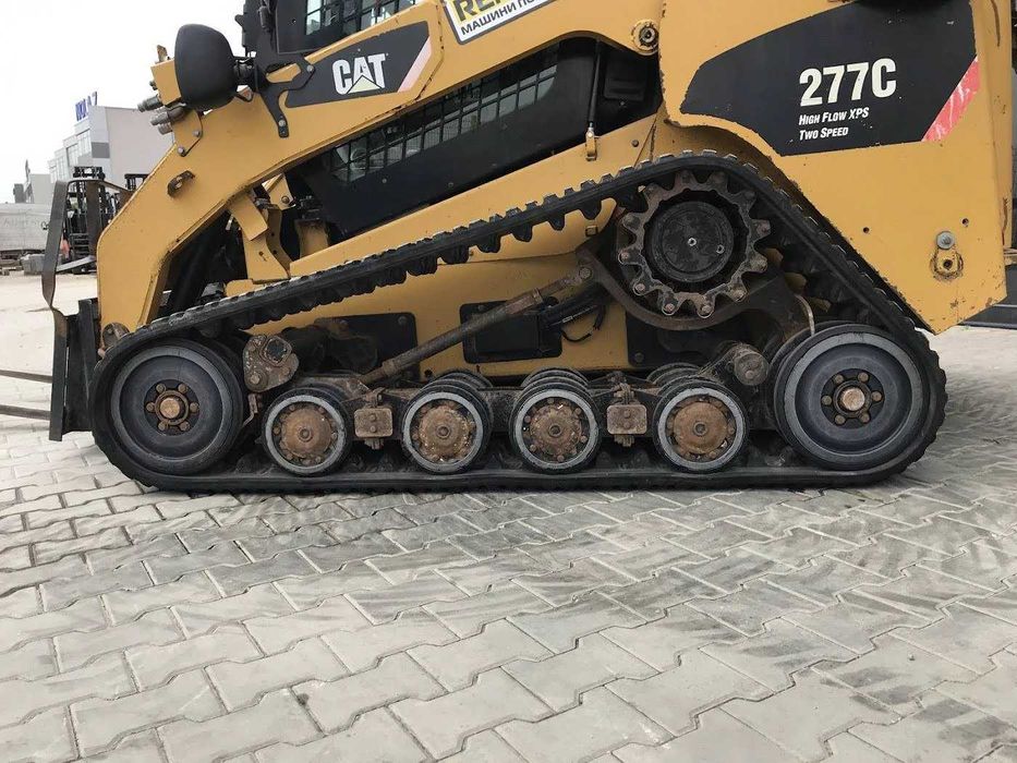 Мини челни товарачи Cat 277C 4200кг.