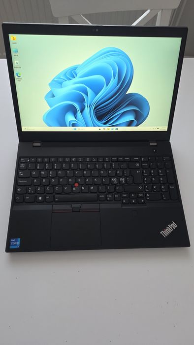 Lenovo Thinkpad P15V Gen 2 i.7 11800H Nvidia Rtx A2000 4gb ddr6