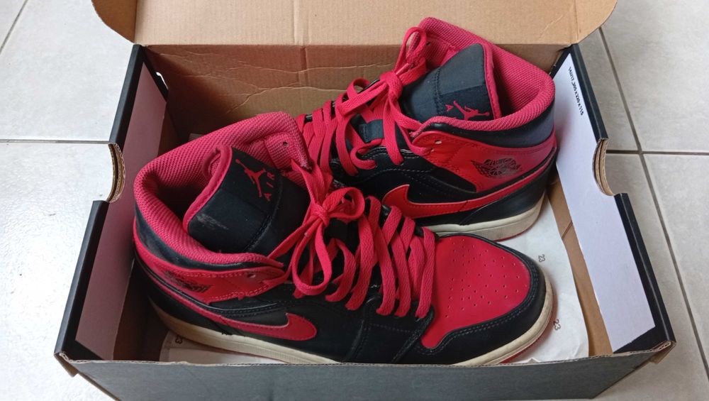 Маратонки Nike Jordan mid,отлични,удобни.