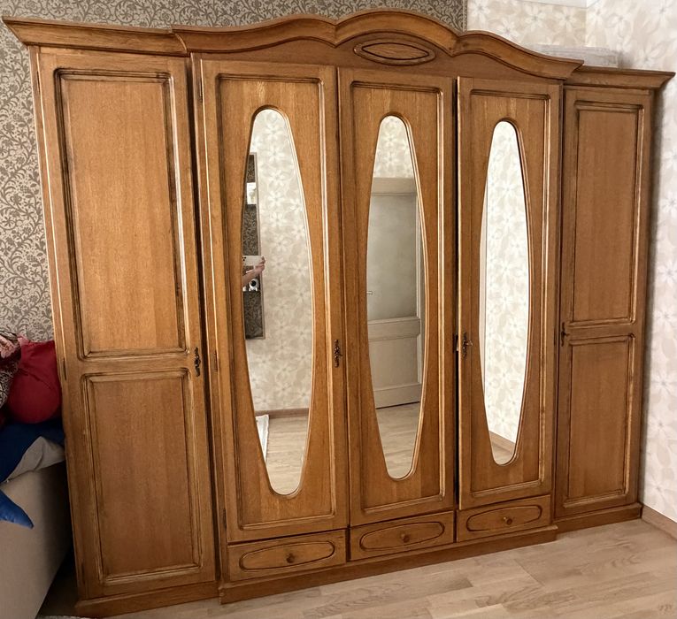 Продам большой, деревянный шкаф