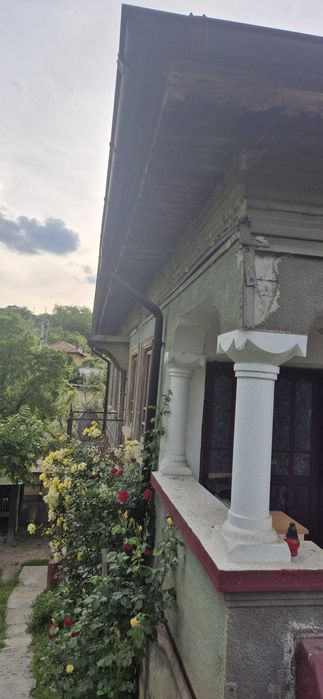 Casa de vanzare, 5 camere, com Bucovat.