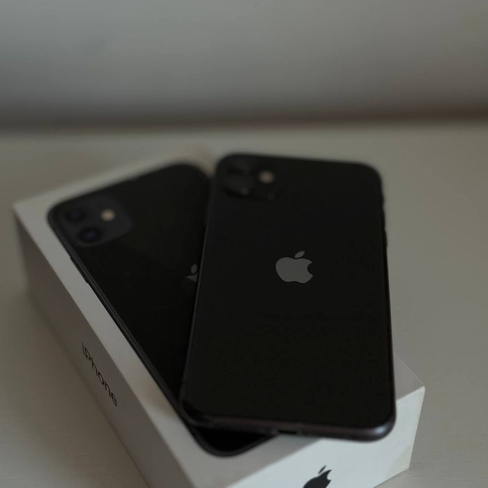 iPhone 11 Black 64 GB