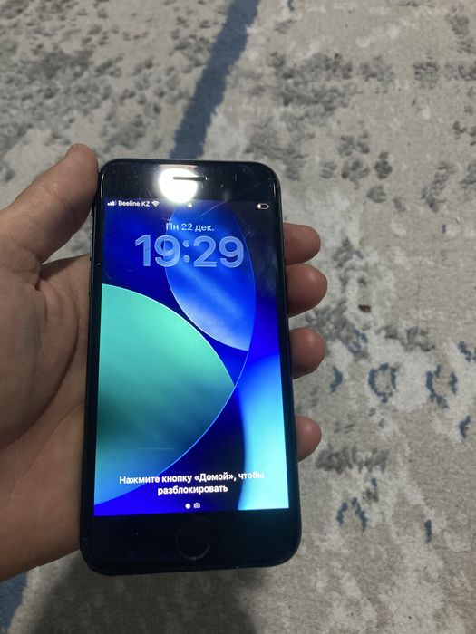 Айфон се 2020 64/73%