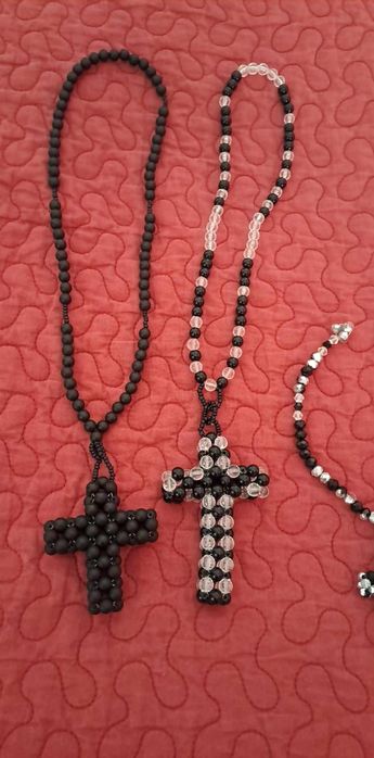 Ръчно плетени бижута от маниста