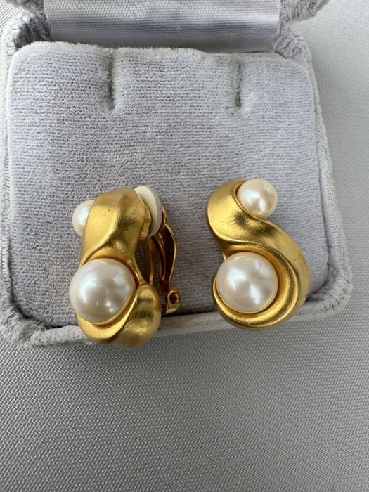 Cercei Givenchy-Paris-New York