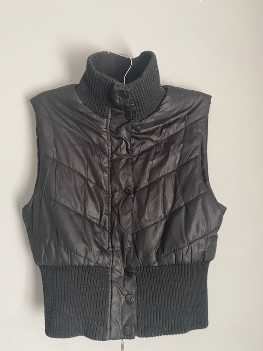 Vesta alba sau neagra