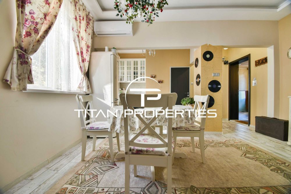 Дава се под наем Тристаен апартамент в София, Център - 70 кв.м за 714 € - Снимка #1