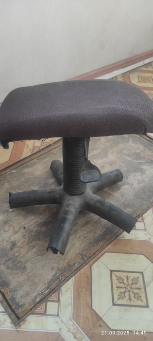 Крутящийся стул на гуся