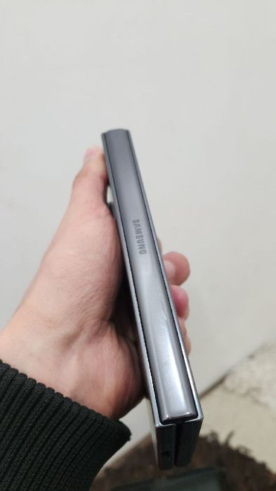 Samsung  galaxy fold 4
Xotira: 12/512
Xolati: 10/9 korpusda bita 2 ta