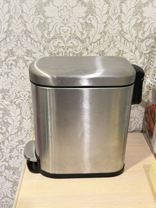 Мусорный контейнер