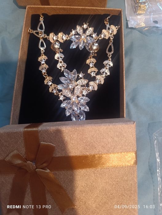 Shoxona 24 karat oltin bilan qoplangan ayollar taqinchoqlari