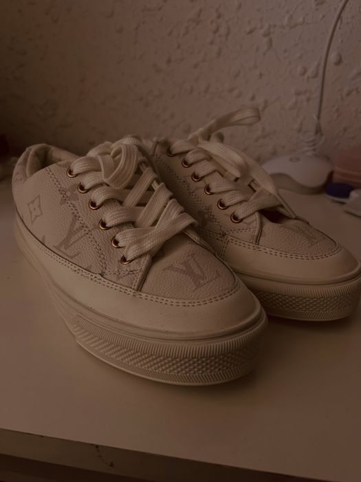 Кроссовки 36-37 размера