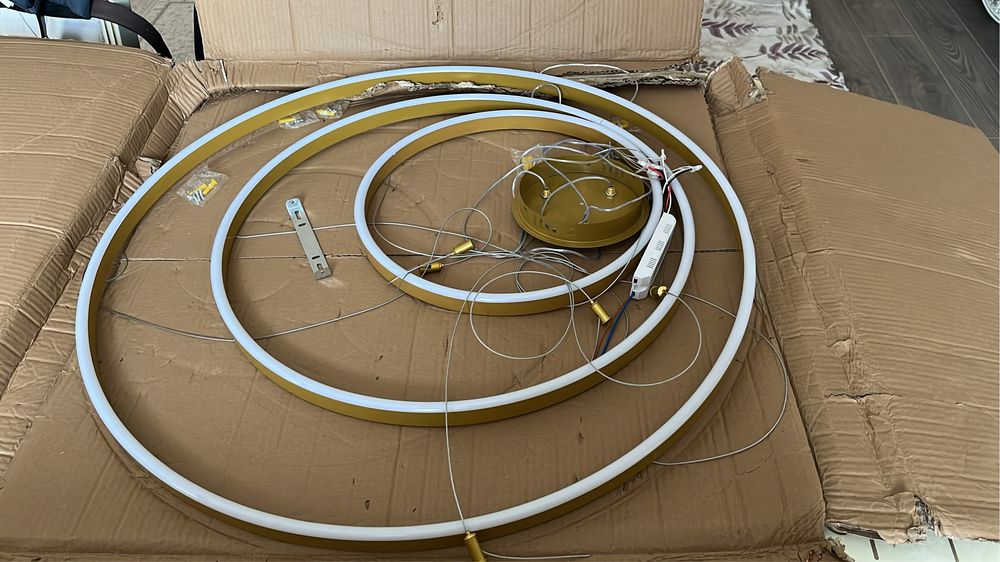 Люстра сатылады.