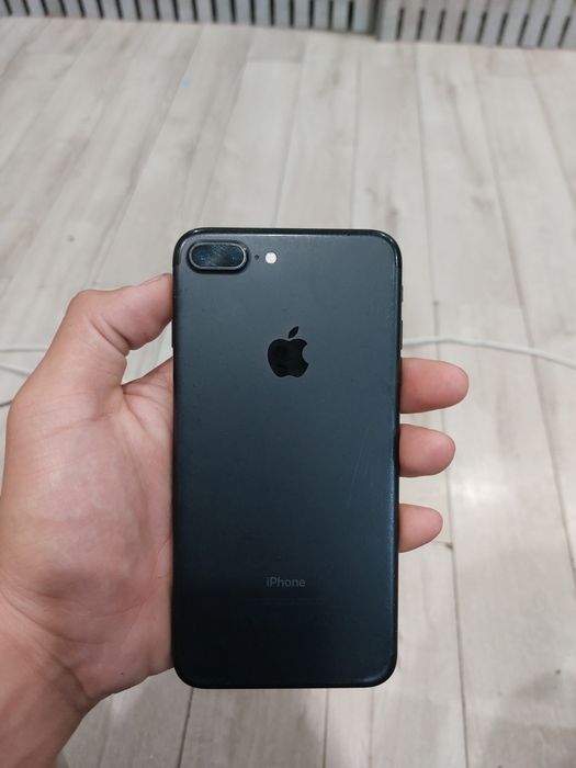 Айфон 7+ в хорошем состоянии