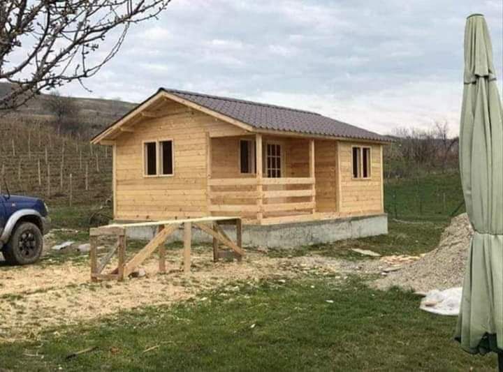 facem căsuțe din lemn