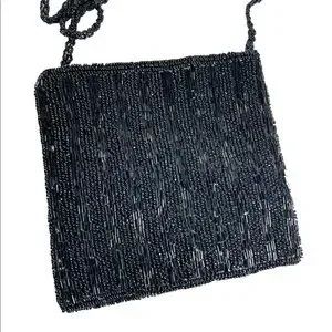 Малка елегантна чанта с мъниста