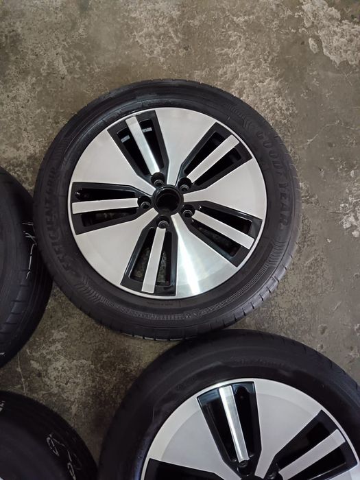 Jante 17 5x112 ET40 Golf Passat Octavia + 215/55 R17 vara