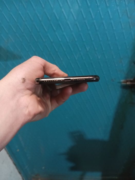 продам iPhone Xs Max
