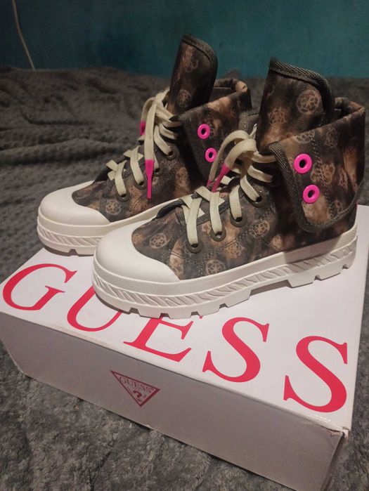 Guess туристически