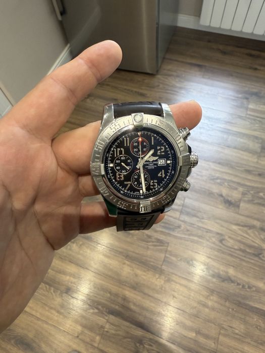 Продавам мъжки часовник Breitling Super Avenger 2 48mm