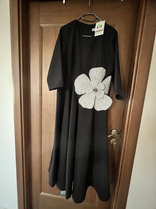 Vand rochie eleganta cu eticheta