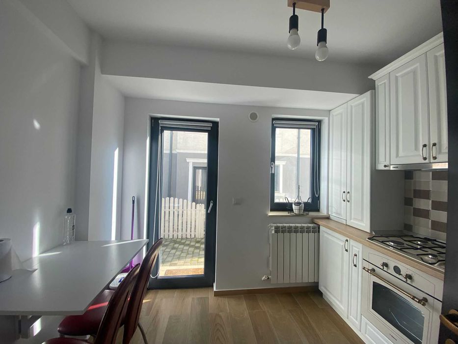 Apartament 3 camere si curte proprie, bloc nou