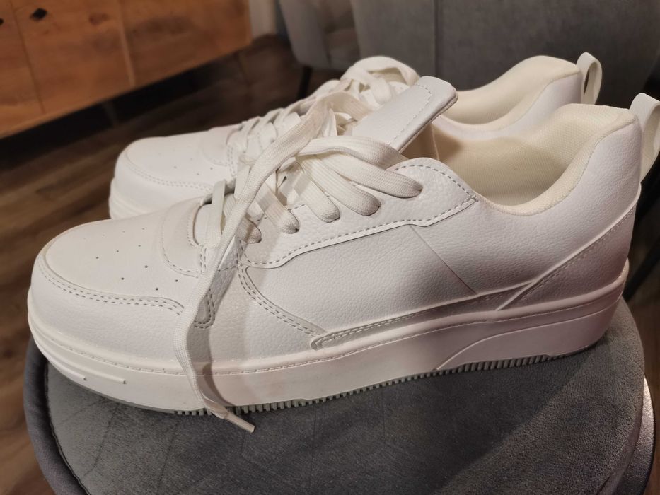 43 номер бели снийкърси