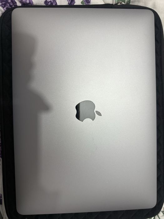 MacBook Air folosit doar de cateva ori