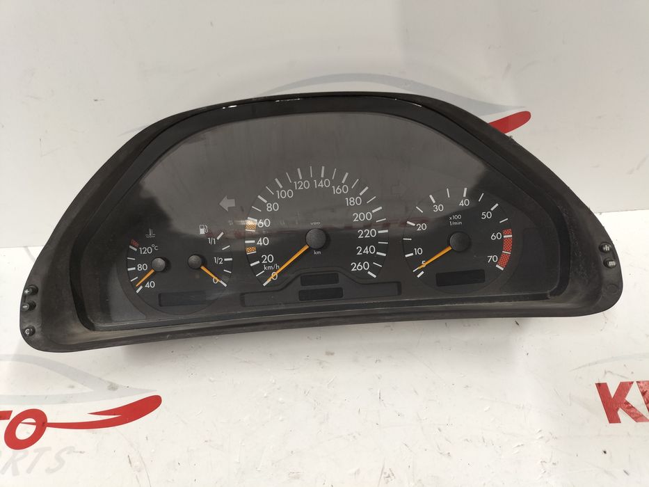 Километраж Mercedes Clk W208 2.0 / Мерцедес Цлк А208 2.0 бензин 2000г.