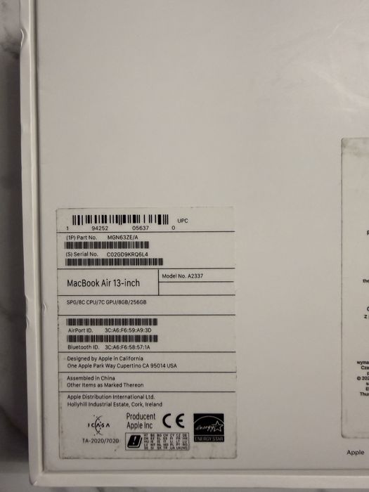Vând MacBook Air 13” cu SSD de 256 GB