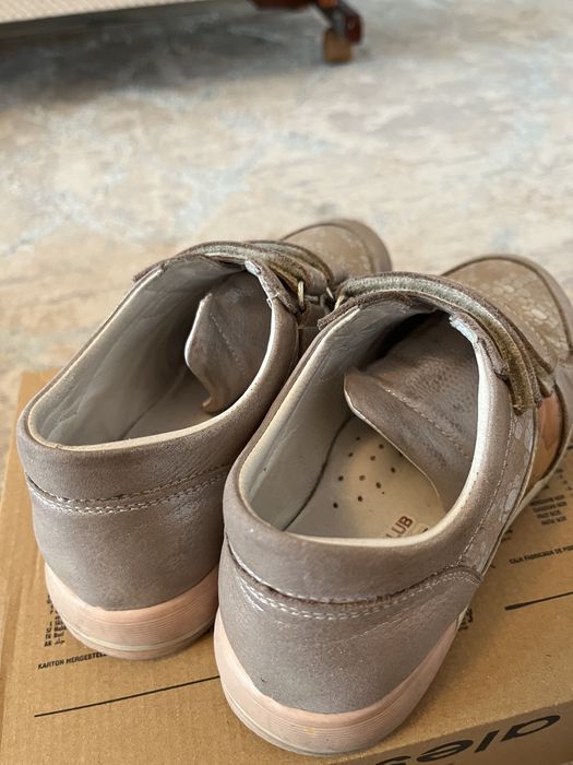 Продам кроссовки