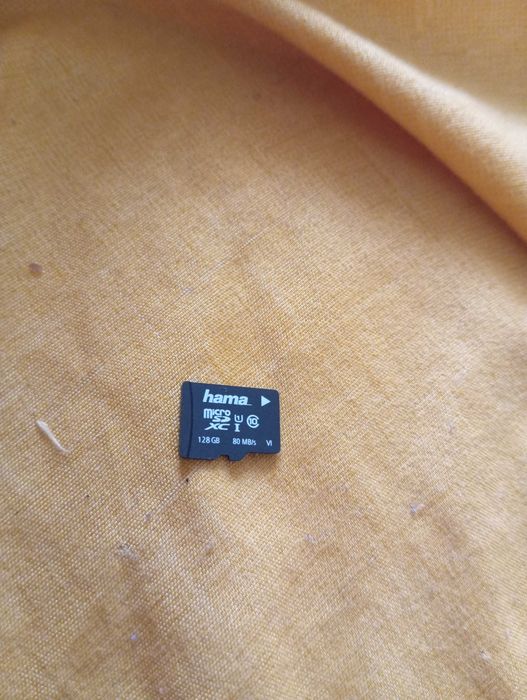 Voi vinde un card micro SD 128g