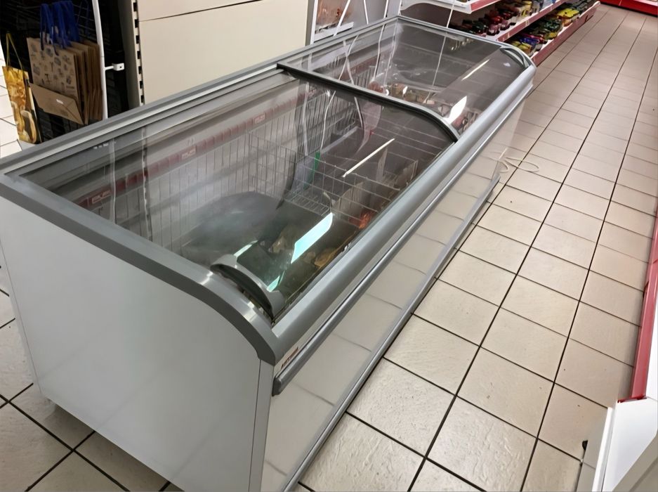 Echipamente market: vitrine frigorifice, frigidere, rafturi, feliator