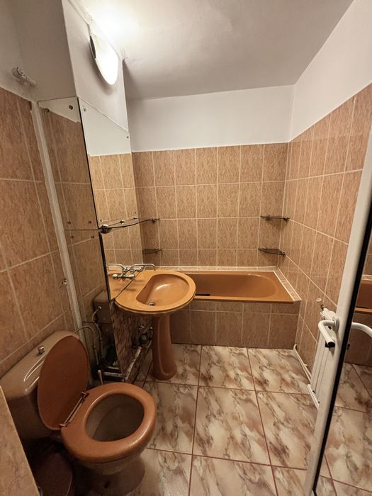 Inchiriez apartament centru