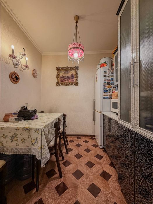 Буз-2 Ялангач,Автосалон Пойтахт, 3/1/5,кирпич, балкон 2*6,70 м2