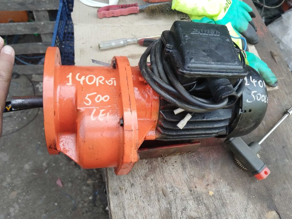 Reductor cu motor electric 140 rotatii pe minut