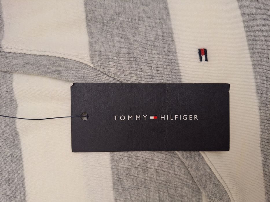 Футболка от Tommy Hilfiger
