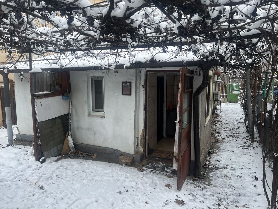 Casa batraneasca de vanzare, oras Chitila langa Lidl