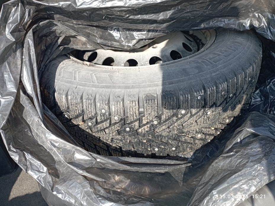 Продам комплект дисков с пакрышками зима